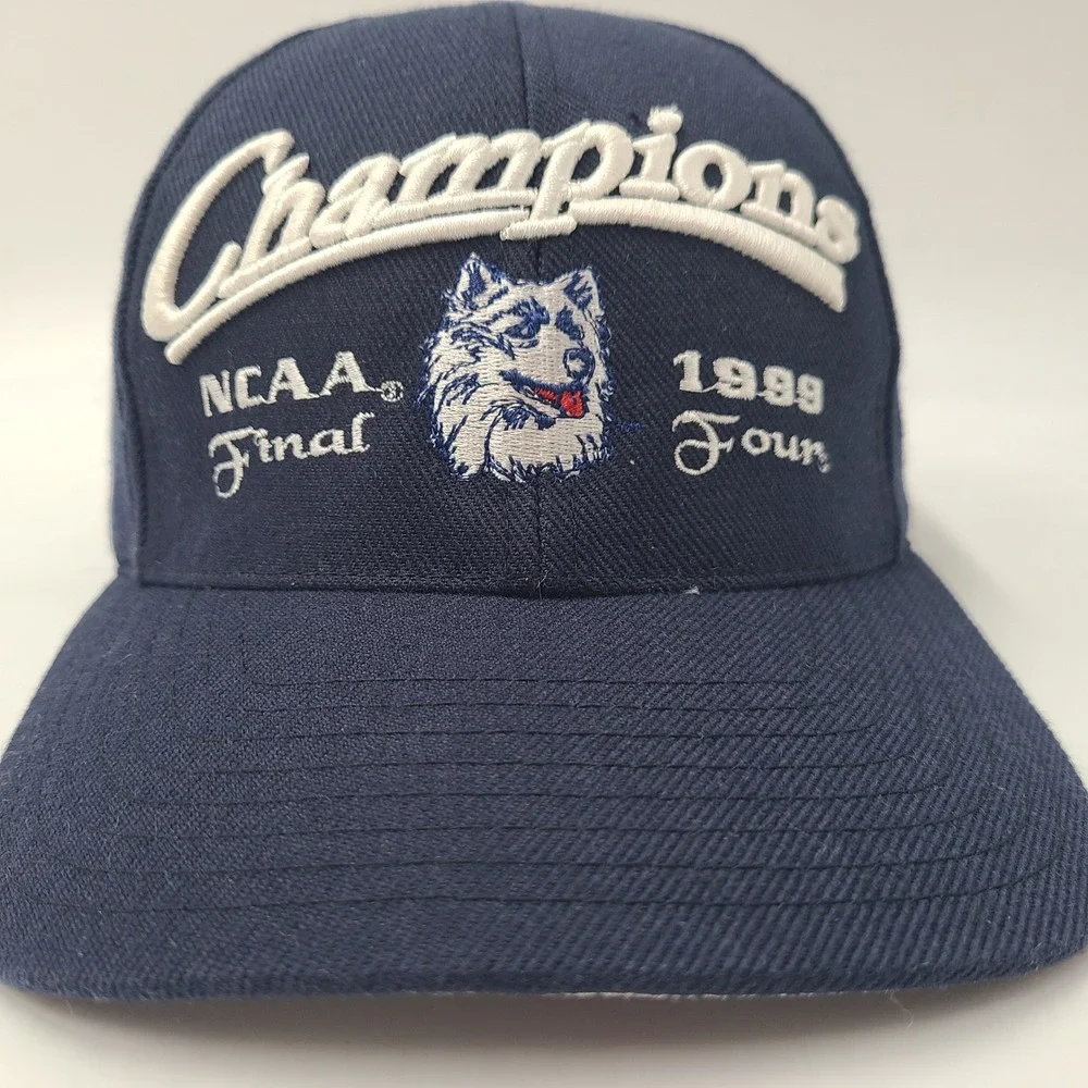 Vintage UConn Huskies Hat Snapback (Fits Small) Blue NCAA 1999 Final Four Logo